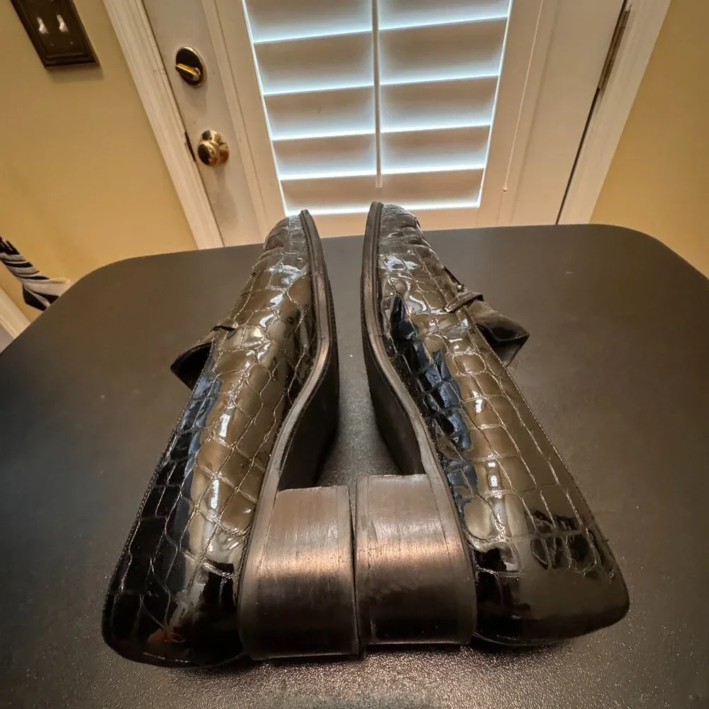 Stuart Weitzman size 7 black patent leather pump loafers